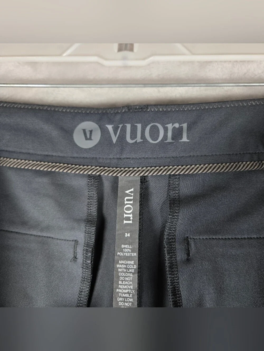 Vuori Meta Shorts Mens Size 34 Dark Gray Stretch Chinos #V379 8.5” Inseam